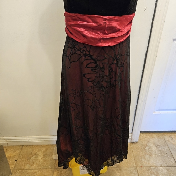 Red and Black Dress by studio y Sz M - Picture 2 of 11